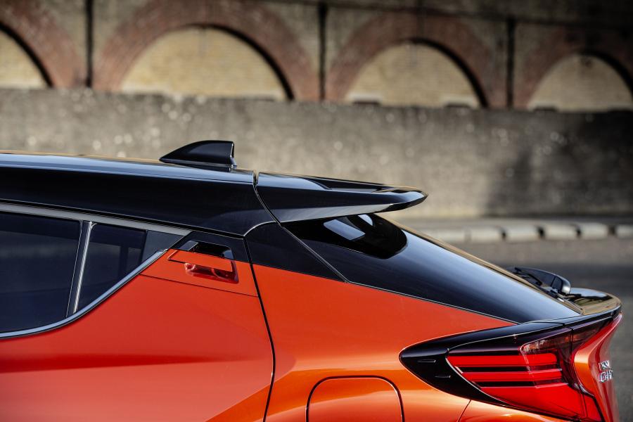 Детали экстерьера Toyota C-HR Hybrid Orange Edition 2019 года  (UK) (фото 21 из 34)